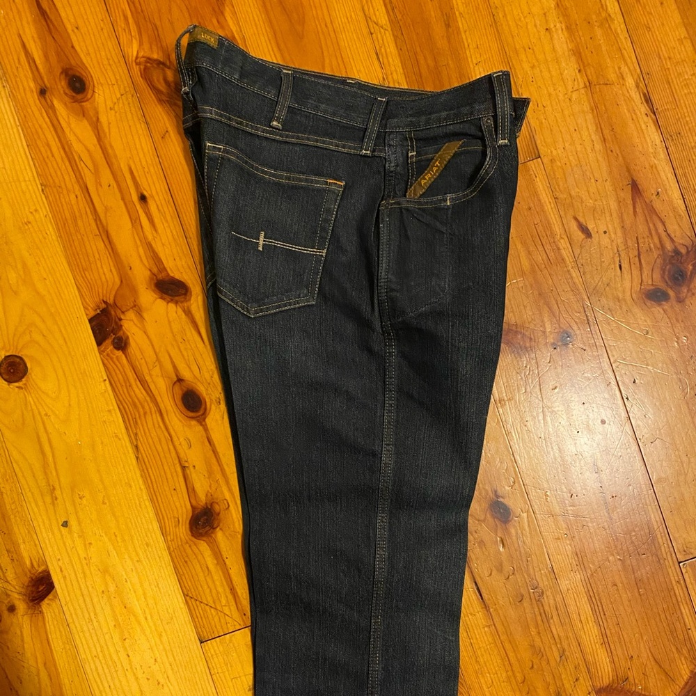 Ariat Rebar M5